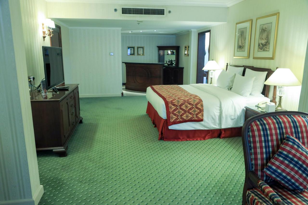 The Bristol Hotel Dubaj Kültér fotó