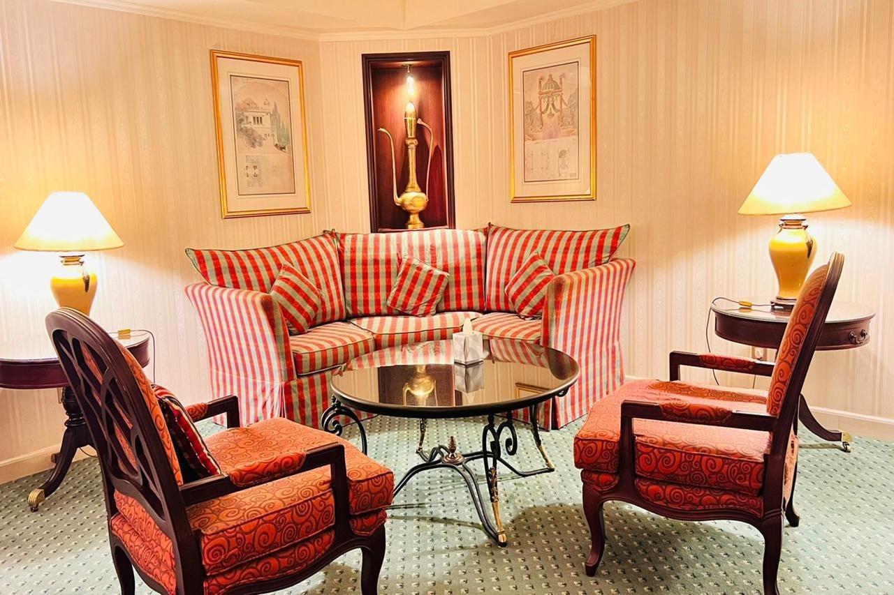 The Bristol Hotel Dubaj Kültér fotó