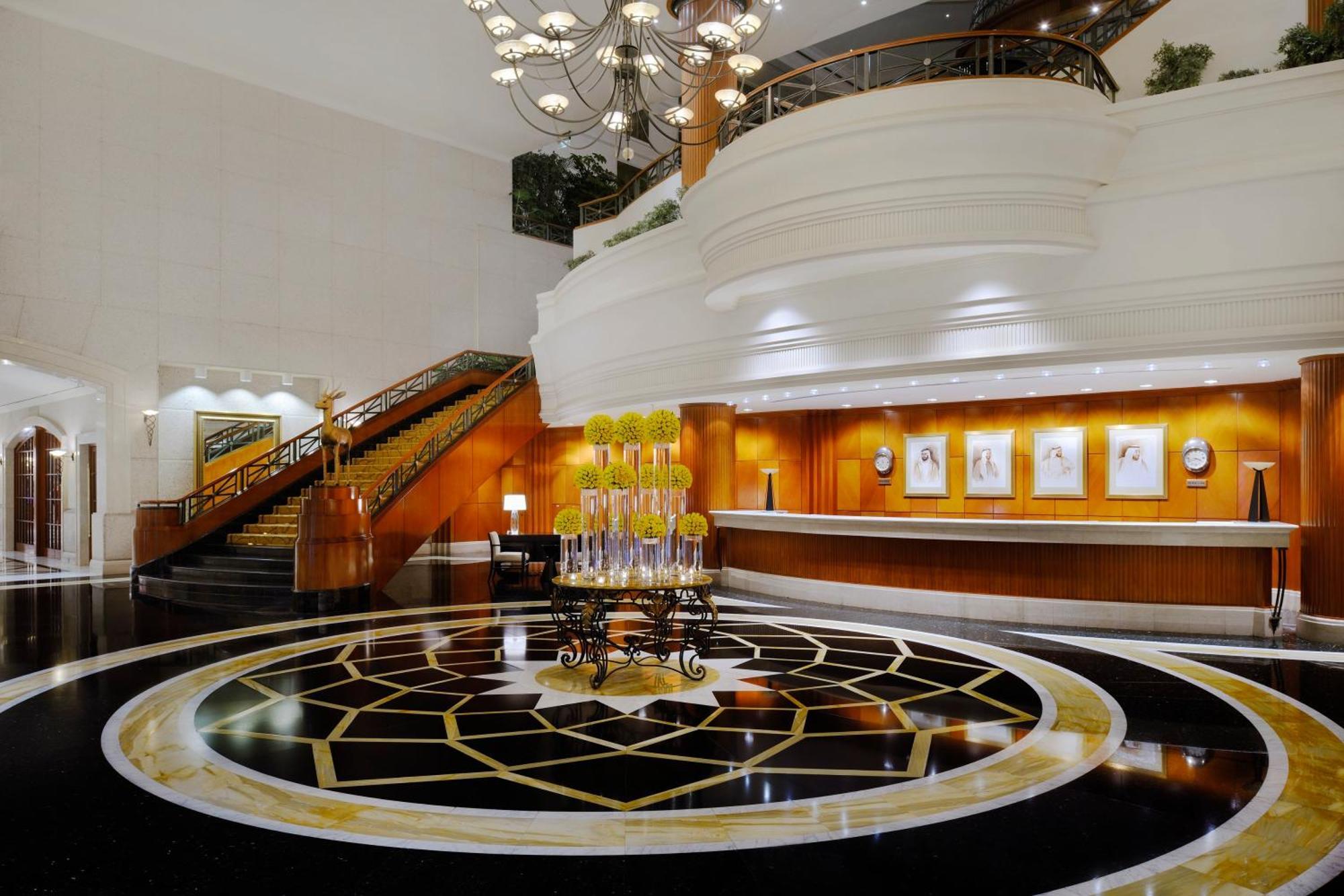 The Bristol Hotel Dubaj Kültér fotó