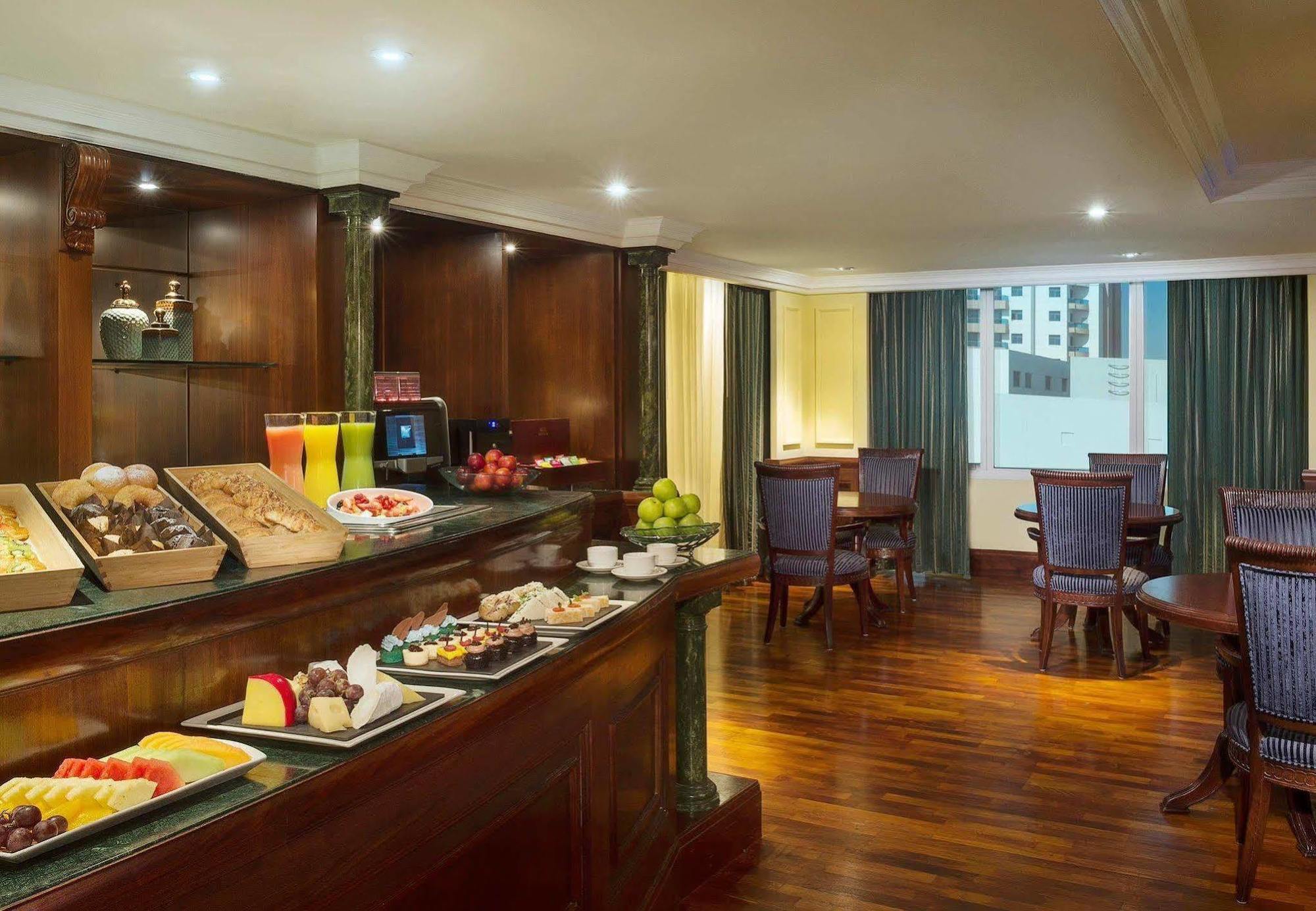 The Bristol Hotel Dubaj Kültér fotó