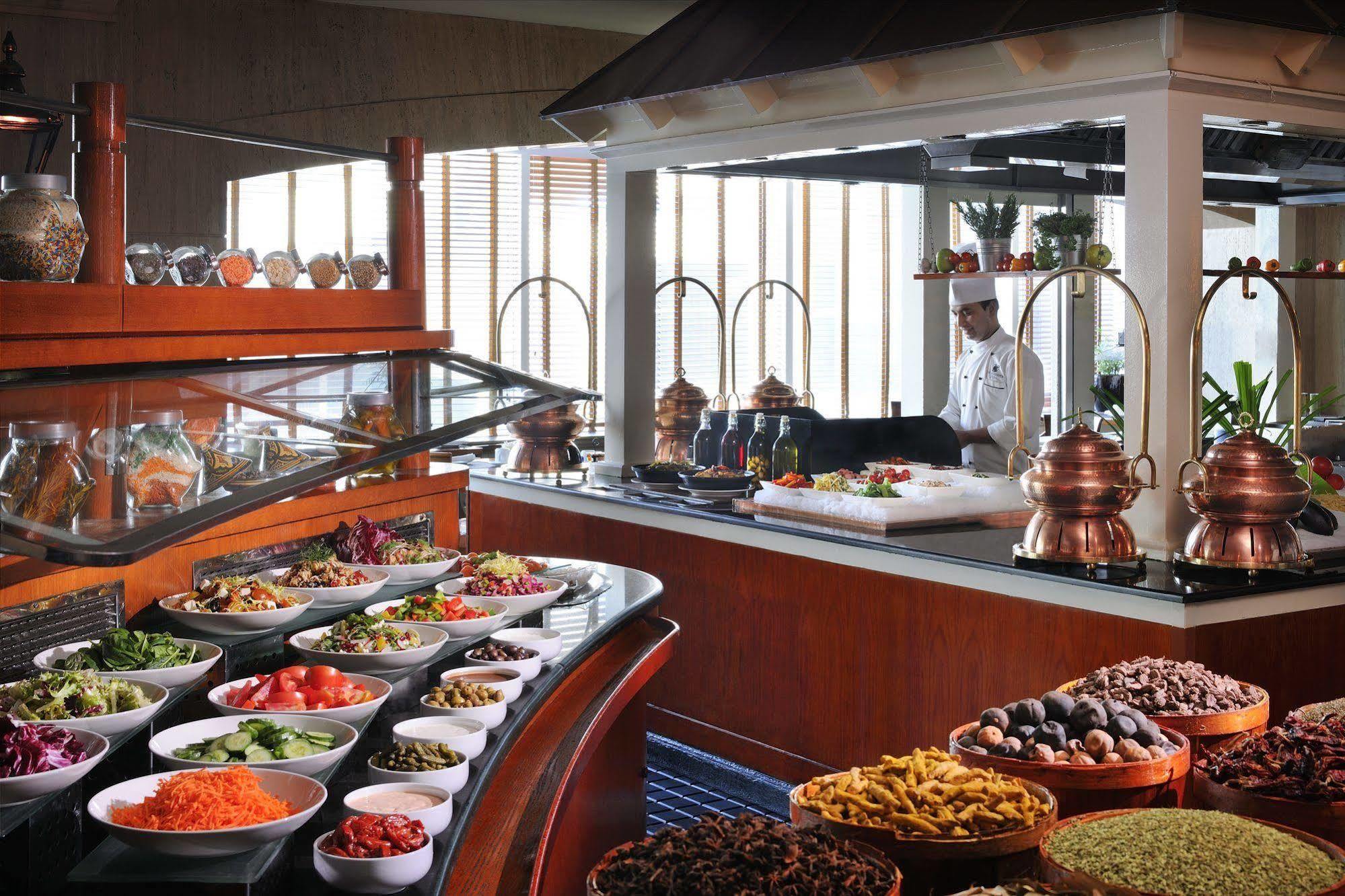 The Bristol Hotel Dubaj Kültér fotó