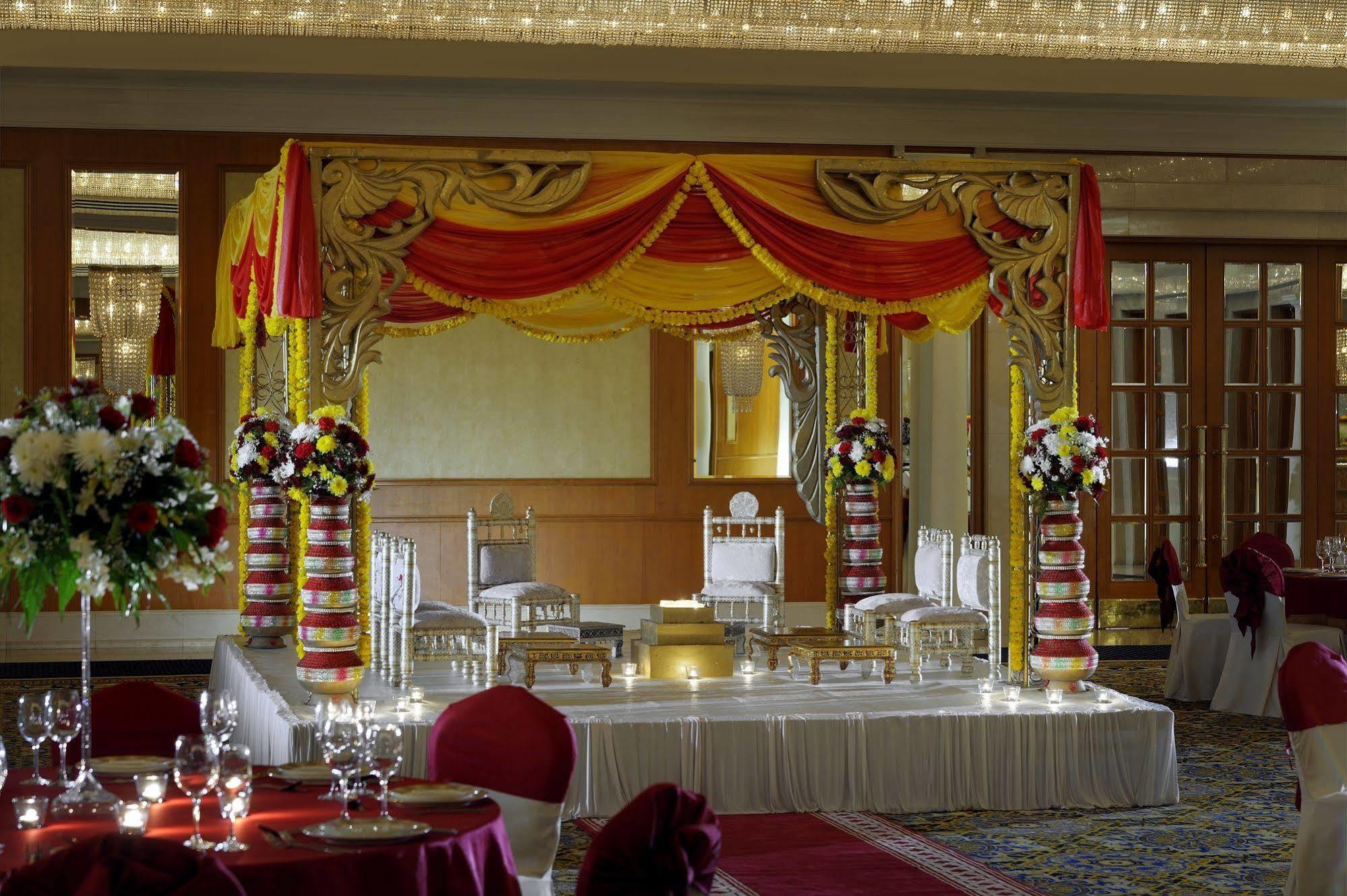 The Bristol Hotel Dubaj Kültér fotó